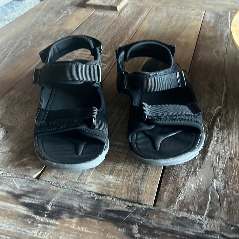 Old Navy boys Velcro hiking sandals